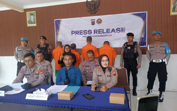 Konferensi pers di Mapolres Karanganyar, Selasa (4/11/2025), terkait penangkapan empat pelaku kasus curanmor di wilayah Kabupaten Karanganyar.