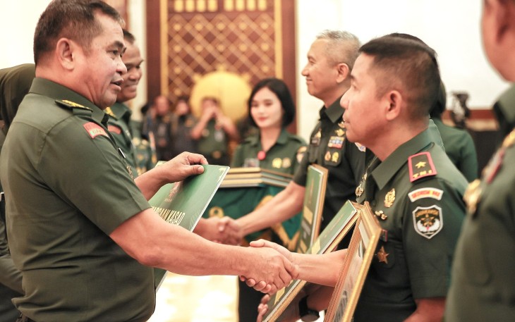 Penghargaan sebagai satuan kerja berpredikat Wilayah Bebas dari Korupsi (WBK), diserahkan langsung oleh Kepala Staf Angkatan Darat (Kasad), Jenderal TNI Maruli Simanjuntak, M.Sc.