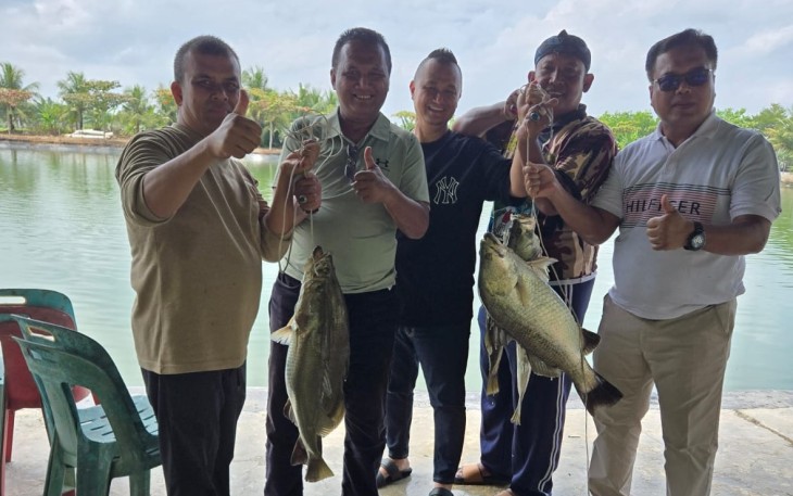 Kakanwil Ditjenimipas Sumut Yudi Suseno Pancing Ikan Siakap 8 Kg