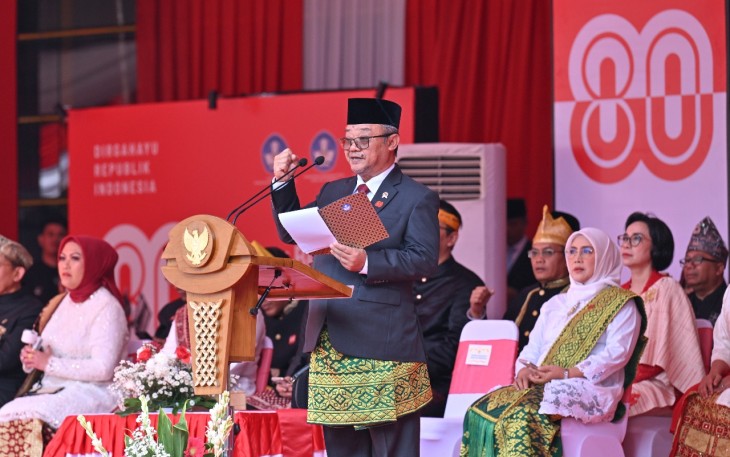Menteri Pendidikan Dasar dan Menengah, Abdul Mu’ti, bertindak sebagai pembina upacara.