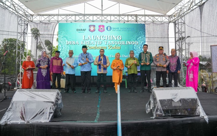 Menekraf Teuku Riefky Harsya saat meresmikan pilot project Desa Kreatif Tanggilingo