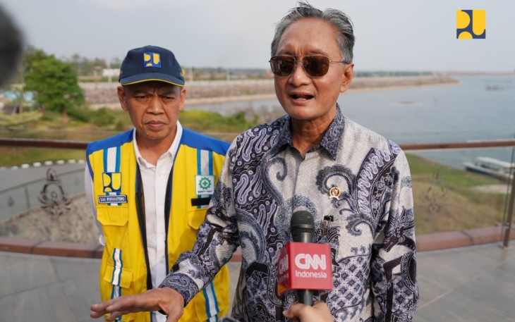 Menteri Dody saat meninjau Bendungan Semantok, Selasa (12/8/2025). 