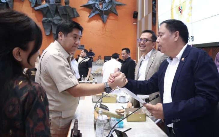 Menteri Ara dalam Rapat Kerja bersama Komisi V DPR RI, Rabu (30/4/2025).
