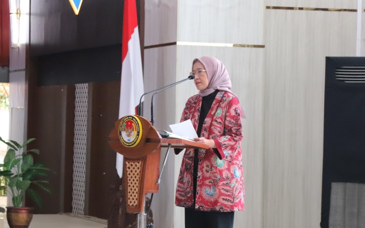 Menteri PANRB Rini Widyantini saat menjadi pembicara pada Retret Kepala Daerah Gelombang II di Balairung Rudini, Kampus Institut Pemerintahan Dalam Negeri (IPDN) Jatinangor, Kabupaten Sumedang, Jawa Barat, Kamis (26/6/2025).