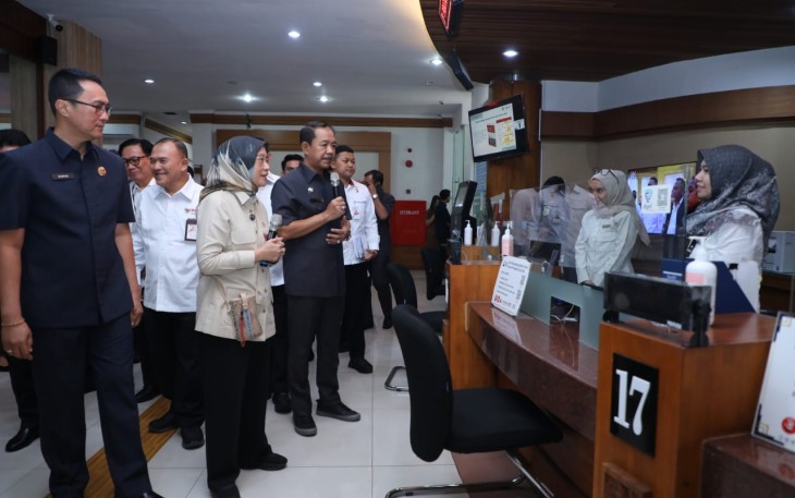 Menteri Rini saat meninjau MPP Kab. Badung, Senin (4/8/2025).