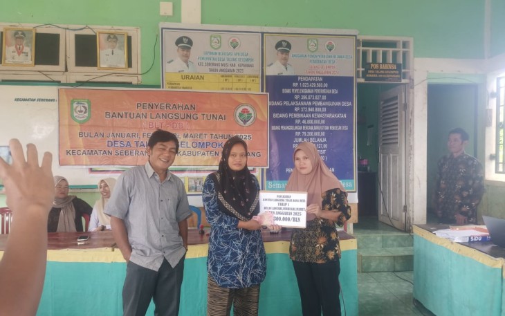 Pemdes Talang Gelompok saat Salurkan BLT DD ke 9 KPM