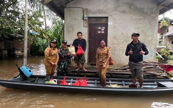 PLBN Jagoi Babang Salurkan Bantuan untuk Korban Banjir di Wilayah Perbatasan Negara