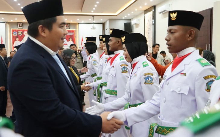 Bupati Roby saat Kukuhkan 26 Anggota Paskibraka Bintan, Jumat (15/08).