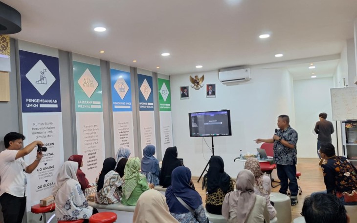 Pelatihan “Tips Menjinakkan AI untuk UMKM” di Pekalongan Dorong Pelaku Usaha Lebih Melek Teknologi