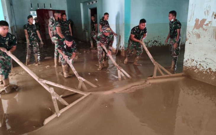 Prajurit Kodam IM saat Tuntaskan Pembersihan RSUD Aceh Tamiang Pascabencana