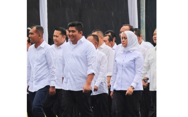 Tampak  Bupati terpilih Roby Kurniawan SPWK dan di belakang wakil bupati Terpilih Deby Maryanti Saat latihan