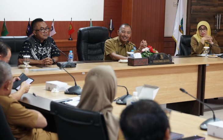 Pemprov Kepri bersama PT Sarana Multi Infrastruktur / PT SMI (Persero) menggelar rapat di Ruang Rapat Gubernur, Lt.4, Gedung A Kantor Gubernur Kepri, Dompak, Tanjungpinang, Senin (7/7/2025).