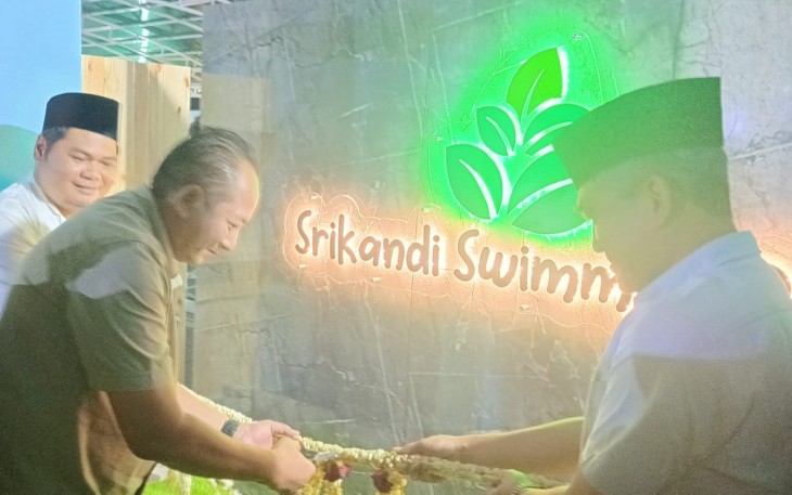 Peresmian kolam renang khusus wanita Srikandi Swimming Pool di Intanpari Waterpark di sela acara HUT ke-35 PUD Aneka Usaha, Rabu (2632025) malam.