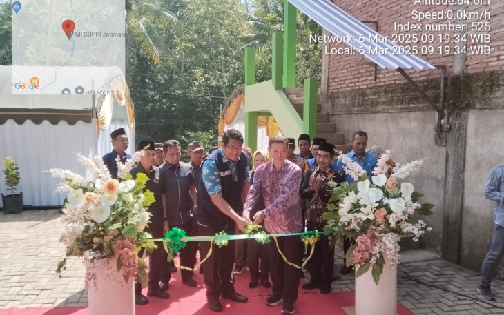 Dandim 0801/Pacitan yang di wakili Danramil 0801/07 Tulakan Letda Inf Triyoko Hadiri kegiatan Peresmian Proyek Bantuan Hibah Prassroots Untuk Pembangunan Ruang Kelas Baru MI