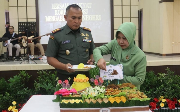 Potong tumpeng Peringatan HUT ke-62 Korem 081/DSJ