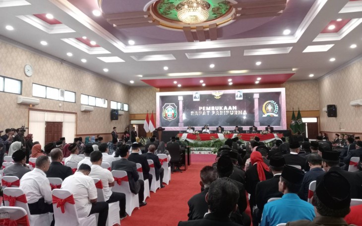 Suasana Rapat Paripurna DPRD Kota Blitar Dalam Agenda Sertijab Walikota dan Wakil Walikota Blitar Periode 2025-2030. (Foto : Klikwarta.com)