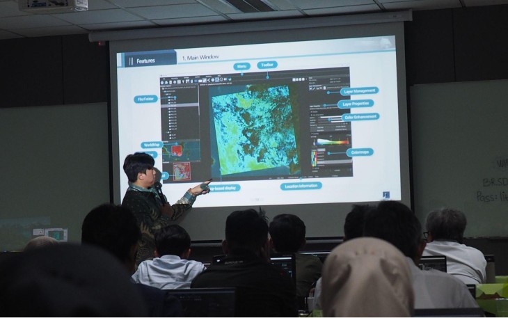 Trainer from Moonsoft guides participants during the training