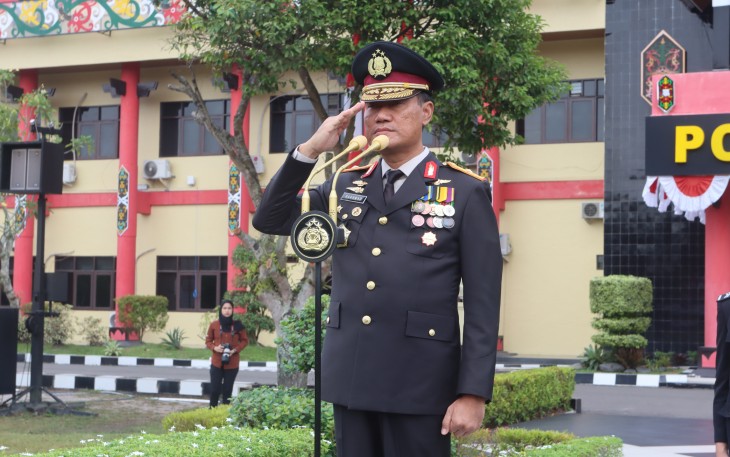 Wakapolda Kalteng Brigjen Pol Dr. Rakhmad Setyadi, S.IK., S.H., M.H. yang bertindak selaku Inspektur upacara (Irup) mewakili Kapolda Irjen Pol Iwan Kurniawan, S.IK., M.Si. serta turut dihadiri sejumlah pejabat utama dan personel Polda Kalteng.