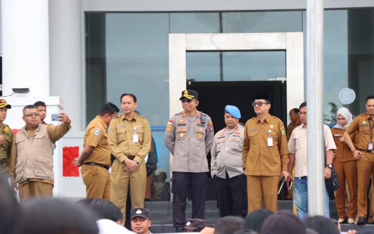 Kapolres Natuna Beserta Personel Kawal Ketat Unjuk Rasa ASN Dinas Kesehatan