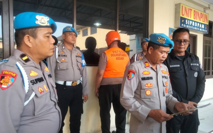 Kasi Propam AKP Suharmono dan didampingi Kasi Humas AKP Ramadhan kepada wartawan, Rabu (26/6/2025)