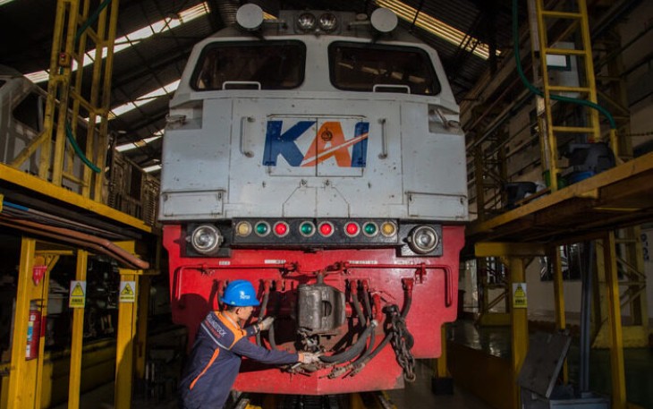 Proses Pemeriksaan oleh Tim Sarana Daop 8 Surabaya