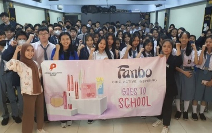 Public Speaking dan Beauty Class Fanbo x Priska Sahanaya di SMK Permata Bunda