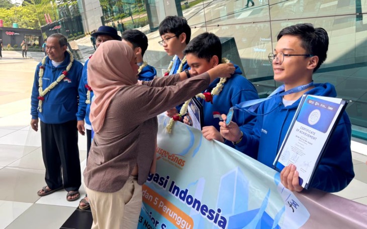 Siswa Indonesia Raih Enam Medali pada Ajang International Junior Science Olympiad 2025