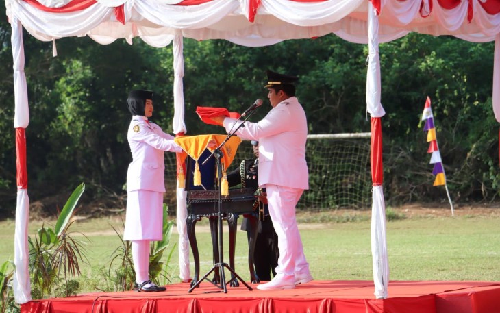 Bupati Bintan Roby Kurniawan bertindak sebagai Inspektur Upacara 