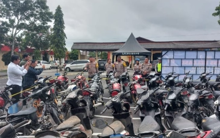 Ratusan motor saat diamankan di Mapolres Oku Timur