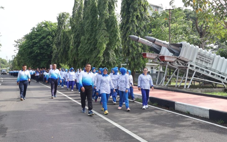 Satlinlamil 2 Surabaya saat Gelar Jalan Sehat di Markas Komando Satlinlamil 2, Rabu (12/11).
