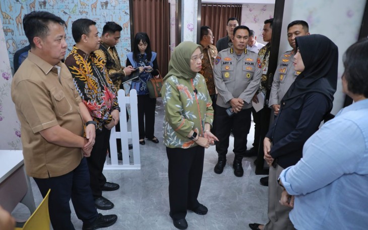 Menteri Rini saat Tinjau Pelayanan PPA-PPO