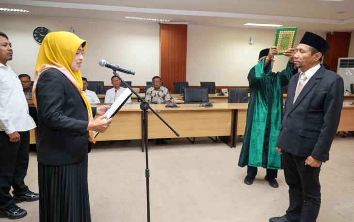 Prosesi pelantikan Tito Suwarno sebagai Komisioner KPID Kepri Periode 2025–2028