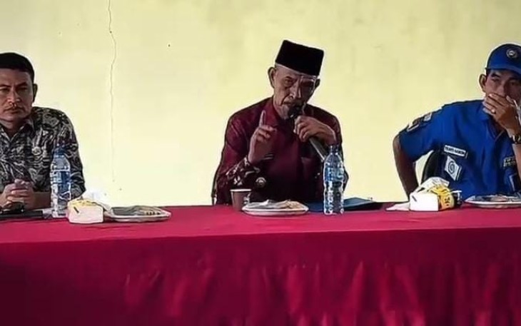 Wakil Bupati Aceh Singkil, Hamzah Sulaiman saat buka rapat Lembaga Kerja Sama (LKS) Tripartit periode 2023–2026 di BLK Disnaker, Desa Ketapang Indah, Jumat, 19 September 2025.