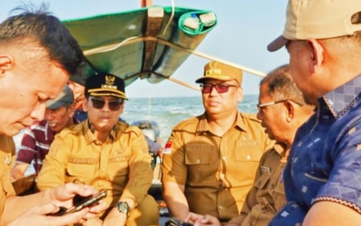 Wakil Gubernur Kepulauan Riau, Nyanyang Haris Pratamura, saat menghadiri langsung kegiatan Panen Raya Rumput Laut sebanyak 100 ton di Desa Sugie, Kecamatan Sugie Besar, Kabupaten Karimun, pada Senin (21/7/2025).