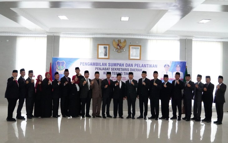 Foto bersama usai Pengambilan Sumpah dan Pelantikan di ruang Aula Lantai IV, Gedung Balai Kota, Rabu (6/8/2025).
