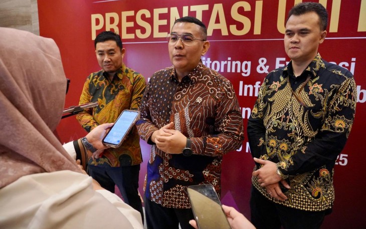 Wamen ATR/Wakil Kepala (Waka) BPN, Ossy Dermawan, usai presentasi Uji Publik dalam Monitoring dan Evaluasi (Monev) Keterbukaan Informasi Publik Tahun 2025, yang diselenggarakan oleh Komisi Informasi Pusat (KIP), di Jakarta, Rabu (19/11/2025).