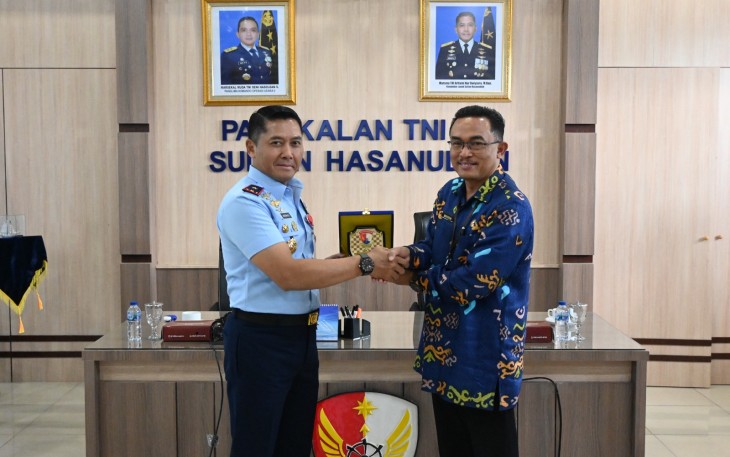 Danlanud Sultan Hasanuddin Audiensi dengan Kepala Perwakilan BKKBN Provinsi Sulsel di ruang rapat Markas Komando (Mako) Lanud Sultan Hasanuddin, Maros, Rabu (22/1/2025).
