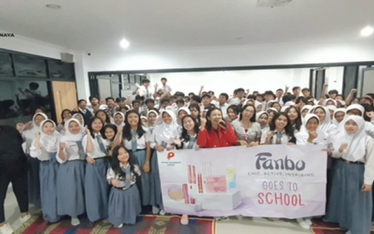 Workshop Monetization 101 How to Make Money from Content with Priska Sahanaya & Beauty Class Fanbo at SMA Triguna