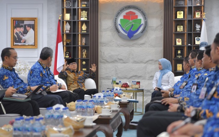 Mendes Yandri saat audiensi dengan Bupati Serang Ratu Rachmatuzakiyah di Kantor Kemendes PDT, Senin (10112025).