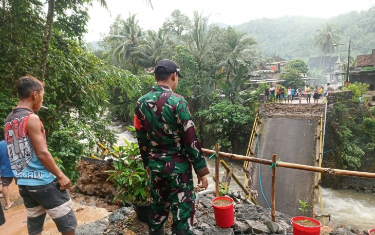 Jembatan Dung Buceng Trenggalek Putus Diterjang Banjir