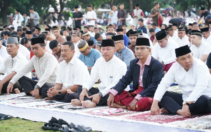 Pangdam IX/Udayana Shalat Idul Adha Bersama Ribuan Umat Islam di Denpasar 