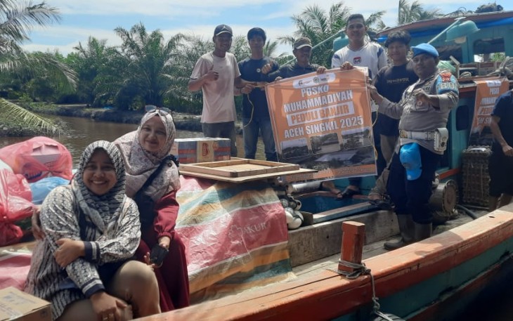 Lazismu, BFLF dan Radio Xtra saat Distribusi Bantuan Warga Singkil via Jalur Laut 