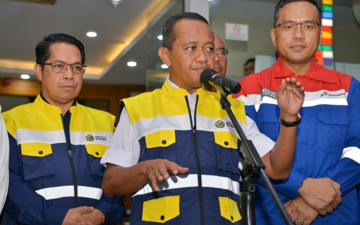Menteri ESDM Bahlil Lahadalia saat memberikan keterangan pers di Jakarta, Minggu (28/12)