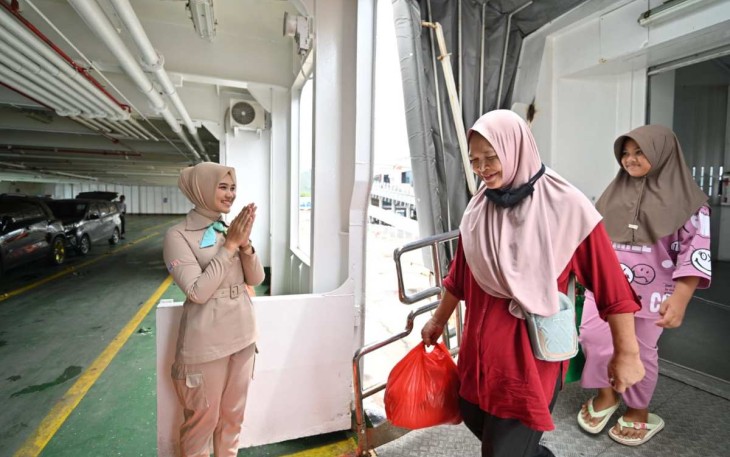 Pelayanan penumpang PT ASDP Indonesia Ferry 