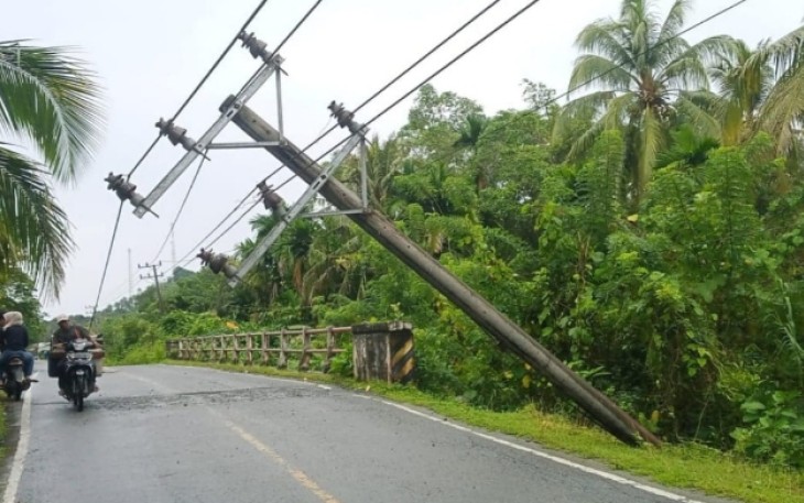 Sejumlah bangunan yang rusak akibat gempa melanda Kabupaten Simeuluez Provinsi Aceh, Kamis (27/11). Sumber BPBD Kab Simeulue