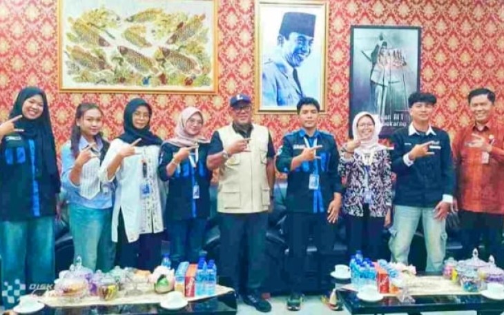 Wali Kota Tanjungpinang, Lis Darmansyah menerima audiensi Badan Eksekutif Mahasiswa (BEM) Fakultas Ilmu Sosial dan Ilmu Politik (FISIP) Universitas Maritim Raja Ali Haji (UMRAH) di ruang kerjanya, Kantor Wali Kota Tanjungpinang, Kamis (02/10/2025)