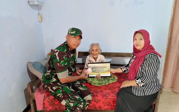 Babinsa Nglinggis Kawal BLT! Pastikan Bantuan Sampai ke Warga yang Berhak