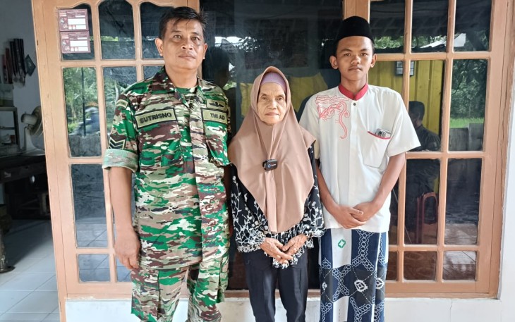 Babinsa Ponorogo Dampingi Warga Masuk Tentara Gratis