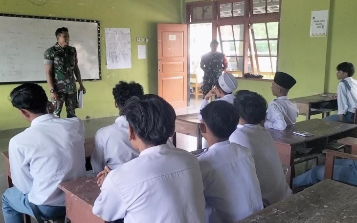 Babinsa Koramil 0801/03 Arjosari Beri Wasbang