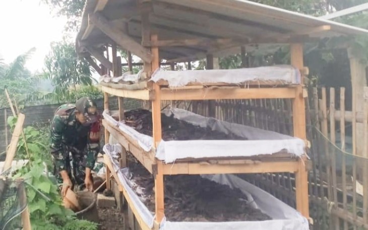 Serda Rohman Geluti Budidaya Cacing